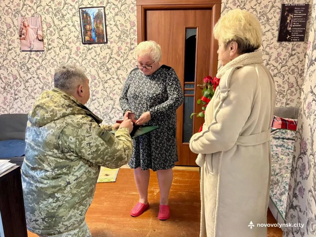 Матері загиблого Героя з Нововолинська вручили орден «За мужність» 1