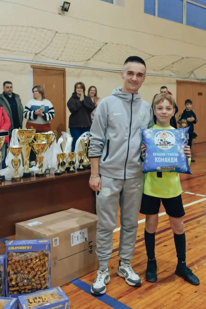 Юні спортсмени з Володимира здобули перемогу на зимовому турнірі з футзалу 10