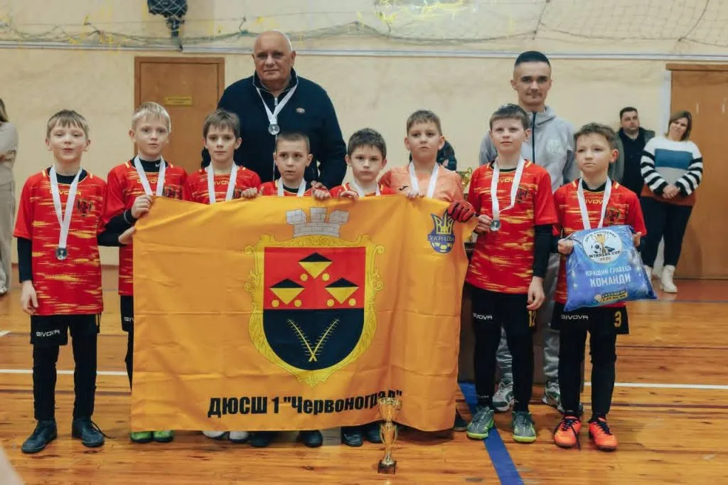 Юні спортсмени з Володимира здобули перемогу на зимовому турнірі з футзалу 9