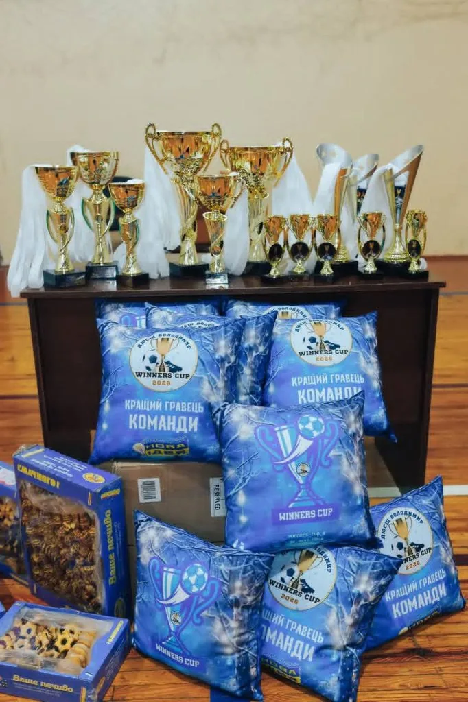 Юні спортсмени з Володимира здобули перемогу на зимовому турнірі з футзалу 6