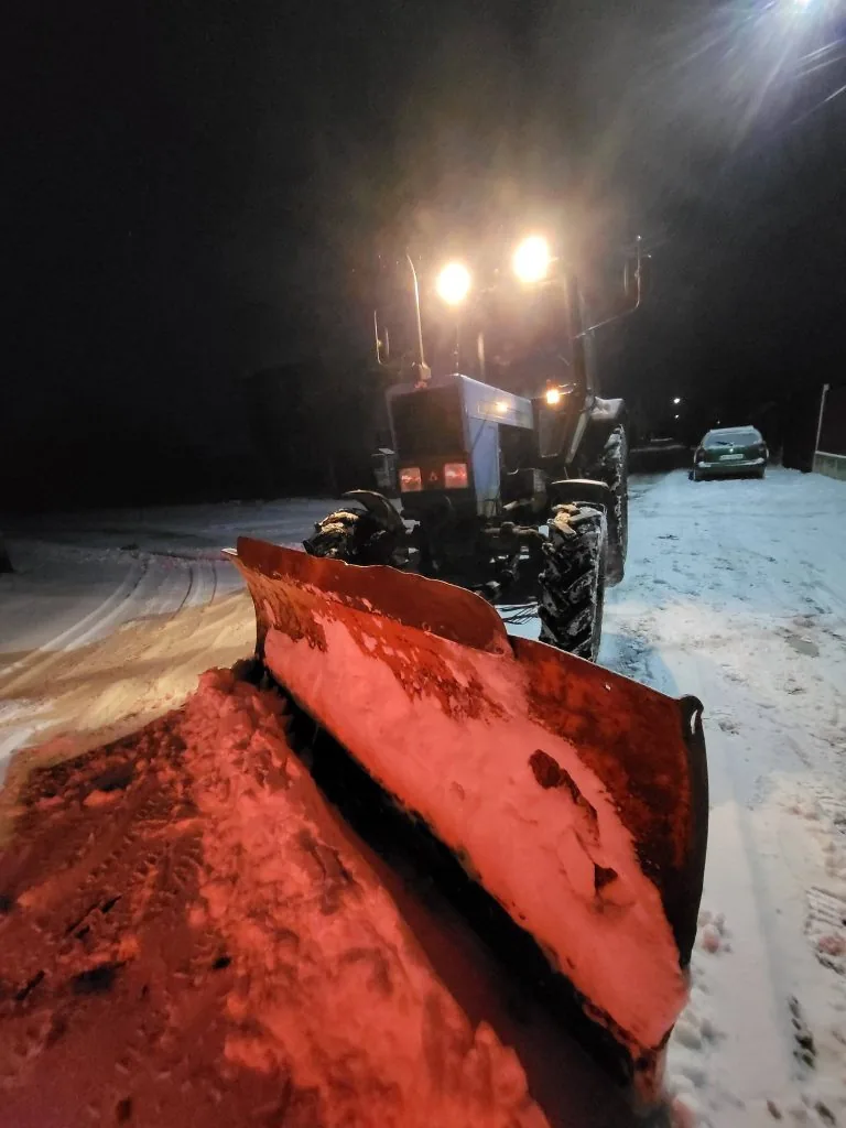 Сніг без пауз: комунальники Володимирської громади працюють у посиленому режимі вже майже тиждень 4