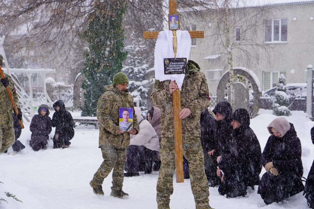 У Володимирі попрощалися одразу з двома Захисниками Олександром Семенюком та Валерієм Сілаєвим 17