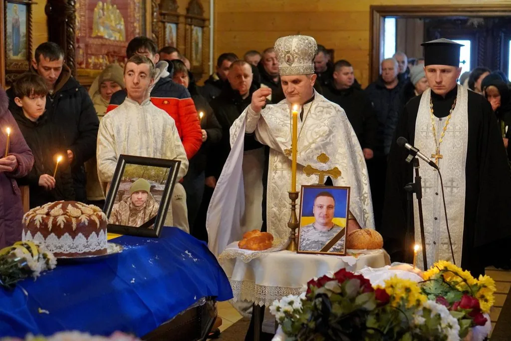 У Володимирі попрощалися одразу з двома Захисниками Олександром Семенюком та Валерієм Сілаєвим 11