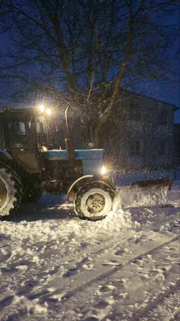 Сніг без пауз: комунальники Володимирської громади працюють у посиленому режимі вже майже тиждень 6