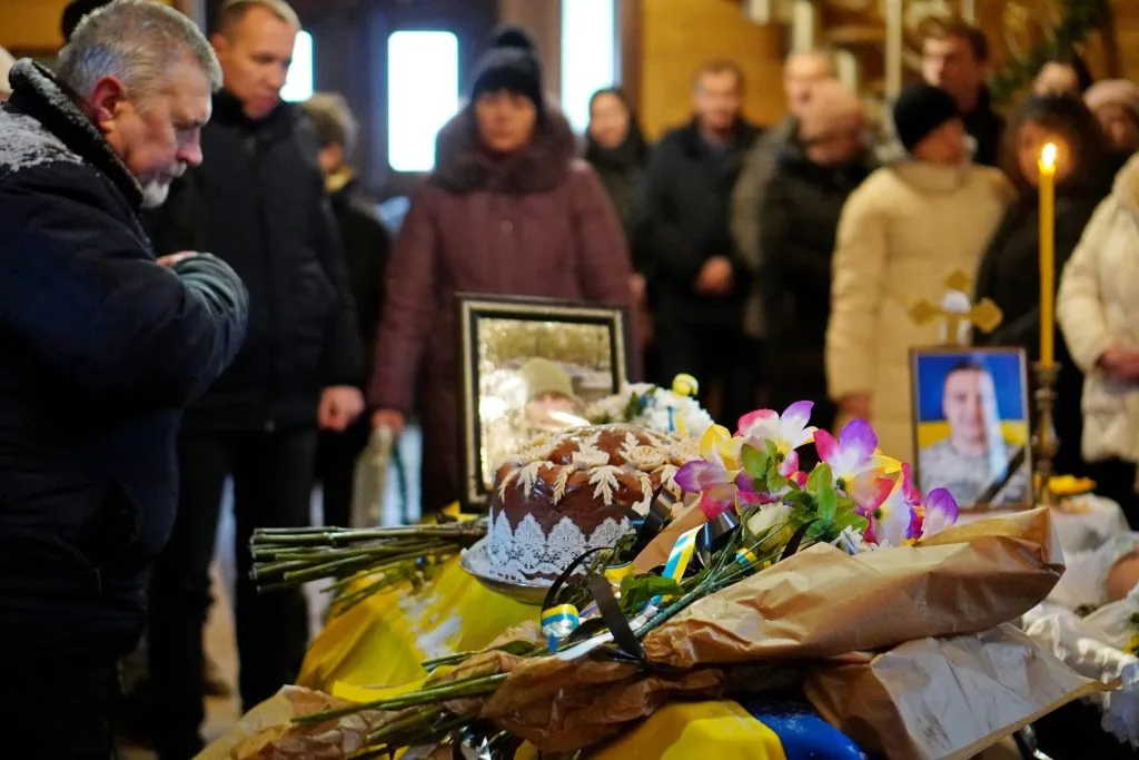 У Володимирі попрощалися одразу з двома Захисниками Олександром Семенюком та Валерієм Сілаєвим 6