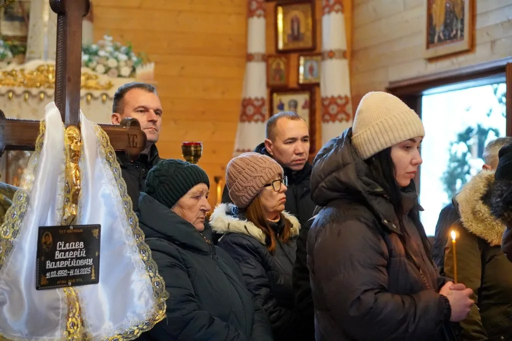 У Володимирі попрощалися одразу з двома Захисниками Олександром Семенюком та Валерієм Сілаєвим 10