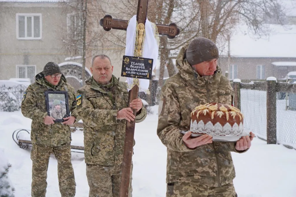 У Володимирі попрощалися одразу з двома Захисниками Олександром Семенюком та Валерієм Сілаєвим 19