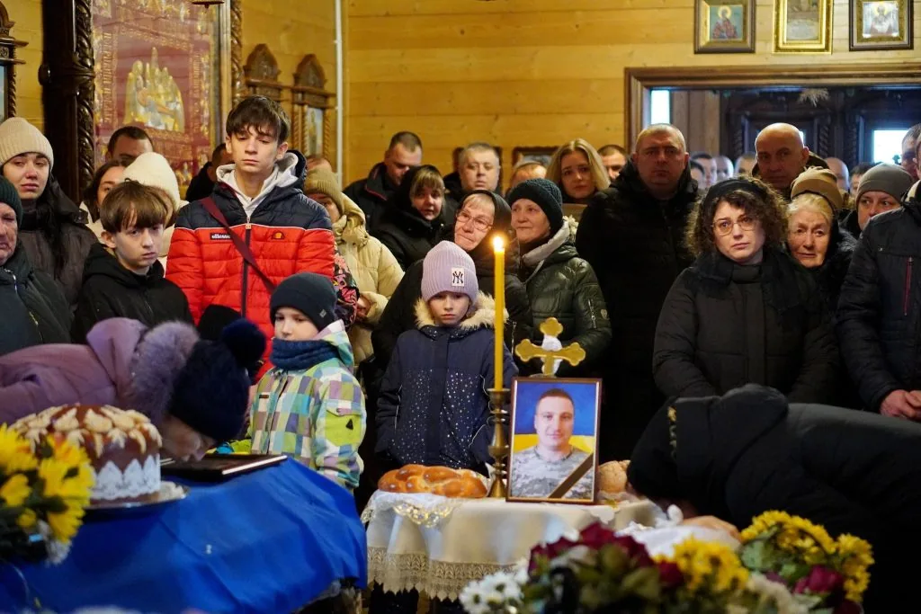 У Володимирі попрощалися одразу з двома Захисниками Олександром Семенюком та Валерієм Сілаєвим 15