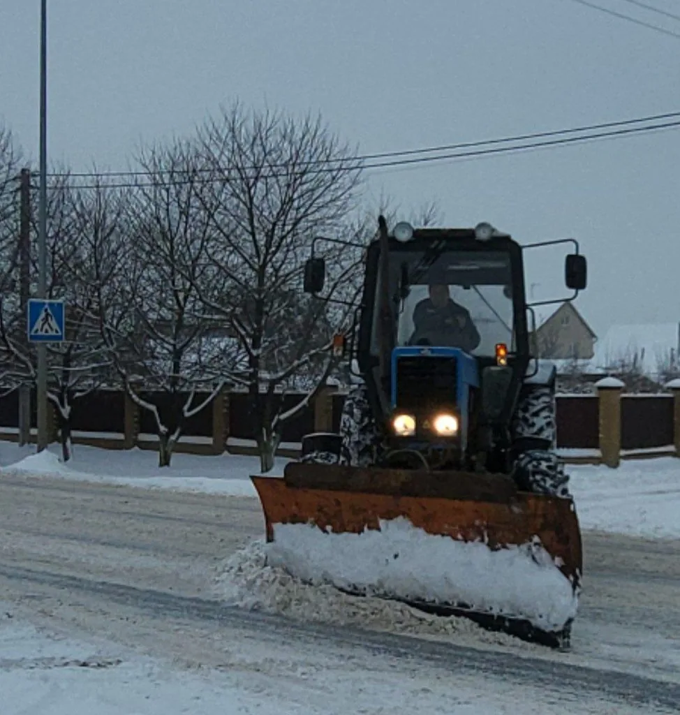 Сніг без пауз: комунальники Володимирської громади працюють у посиленому режимі вже майже тиждень 9