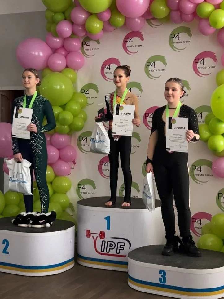 Повітряні гімнастки з Нововолинська здобули перемоги на всеукраїнських змаганнях 3