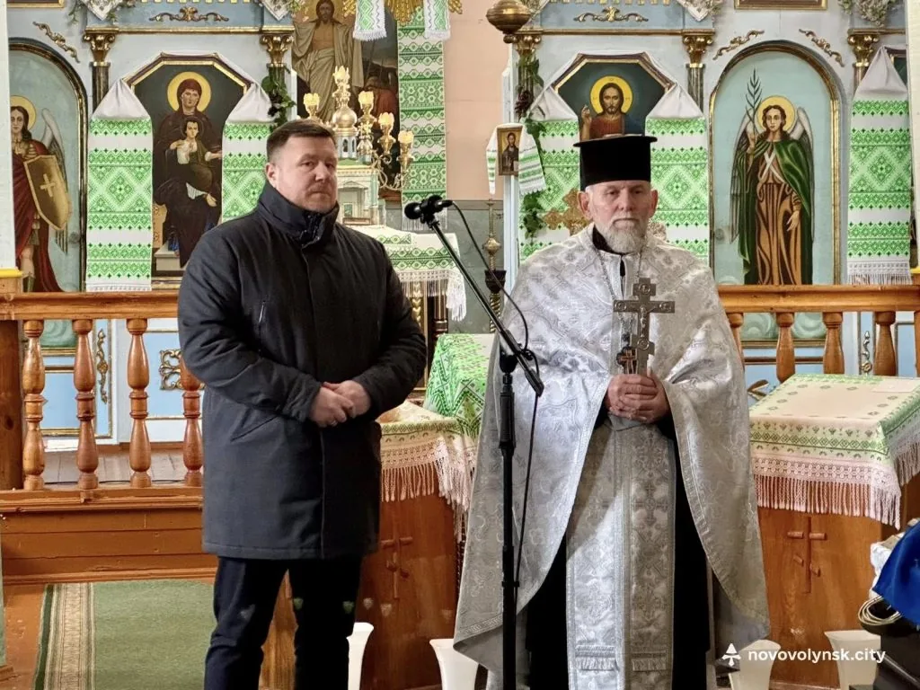 Понад рік вважався зниклим безвісти: громада Нововолинська попрощалася з полеглим Героєм Дмитром Тимофєєм 1