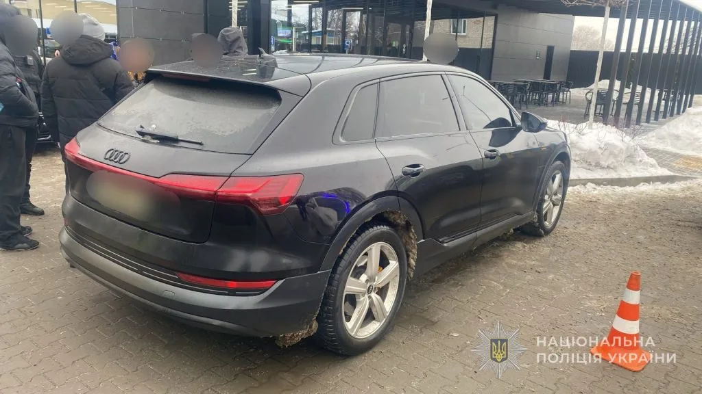 У Луцьку затримали молодиків, які привласнили майже мільйон гривень знайомого 5