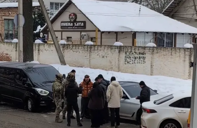 У центрі Луцька затримали скандального блогера: повідомили деталі 2