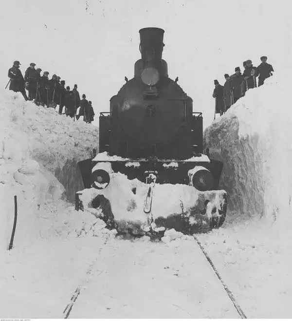 Засніжена залізниця на Львівщині / Фото 1929 р.