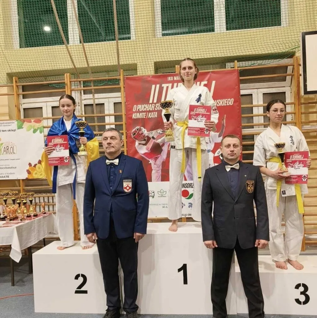 Нововолинські спортсмени стали призерами турніру з карате у Польщі 5