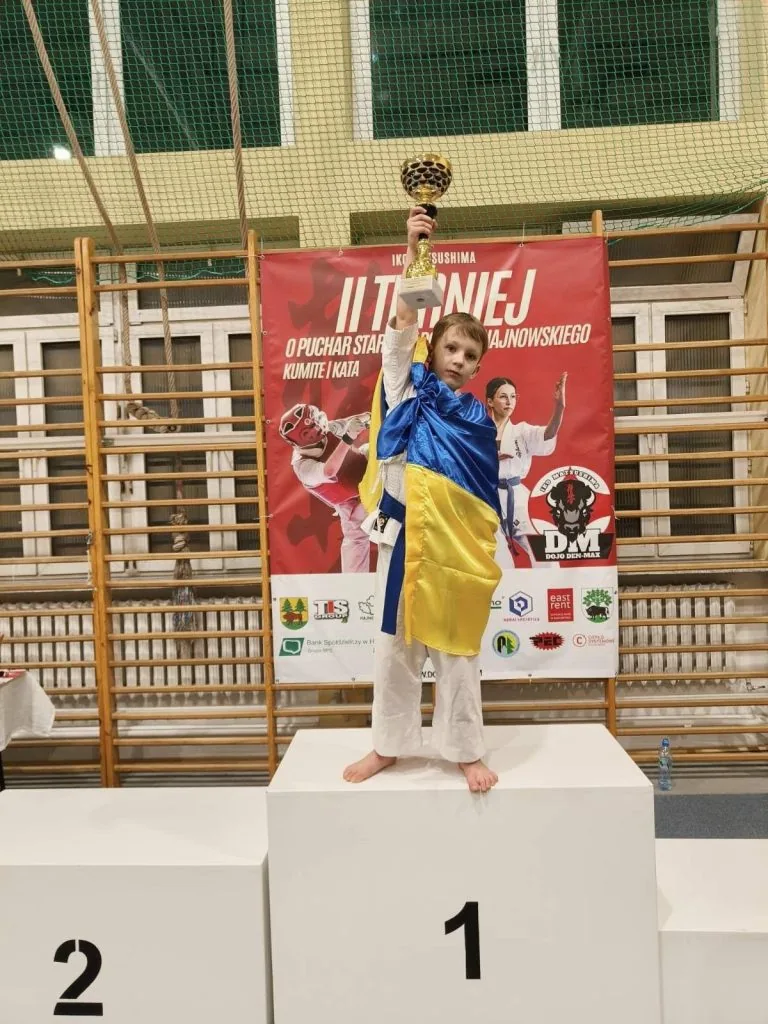 Нововолинські спортсмени стали призерами турніру з карате у Польщі 6