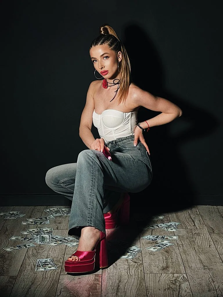 Красуня БУГу: майстриня перманентного макіяжу Леся Мирончук із Володимира 10