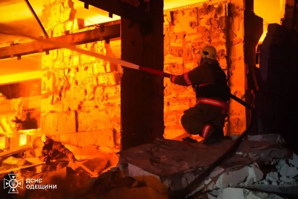 РФ атакувала Одесу дронами: пошкоджено багатоповерхівки, об’єкти цивільної інфраструктури та автосервіс 2