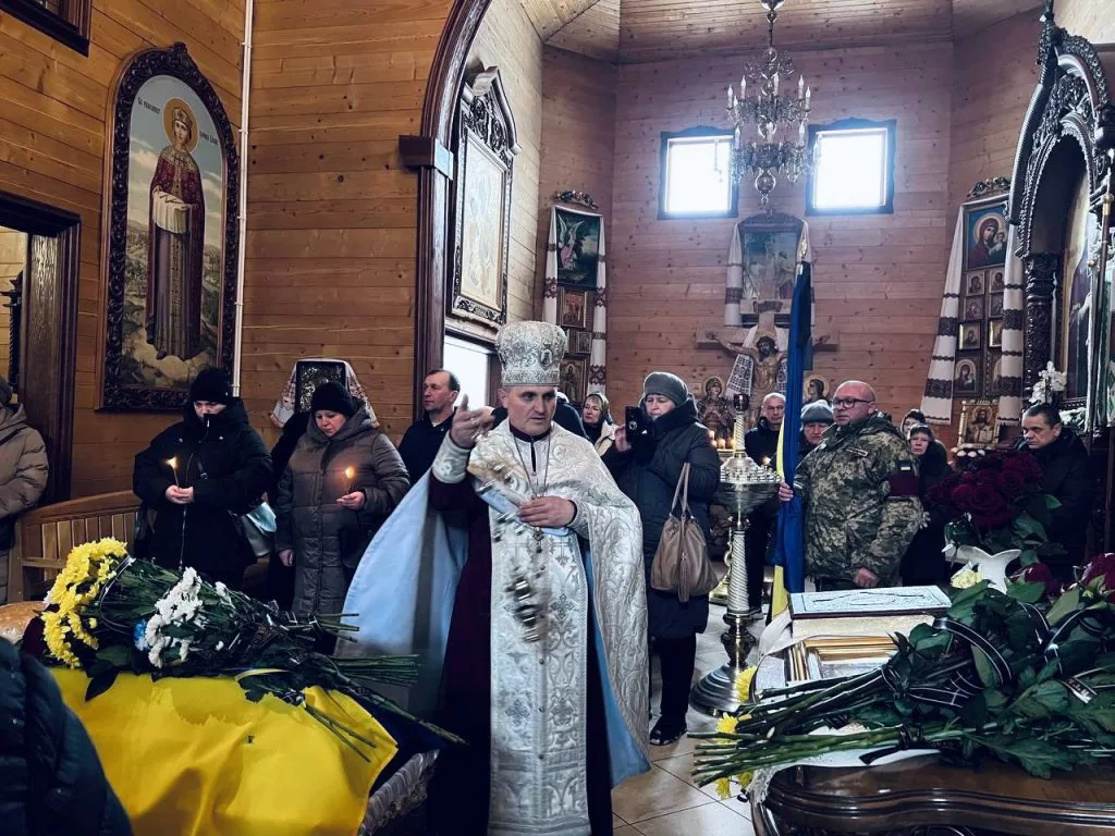 Громада Володимира провела в останню дорогу загиблого Героя Василя Солодуху 3