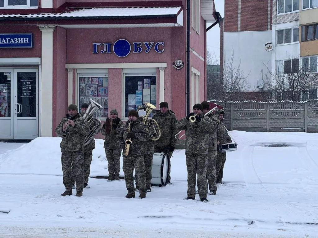 Громада Володимира провела в останню дорогу загиблого Героя Василя Солодуху 5