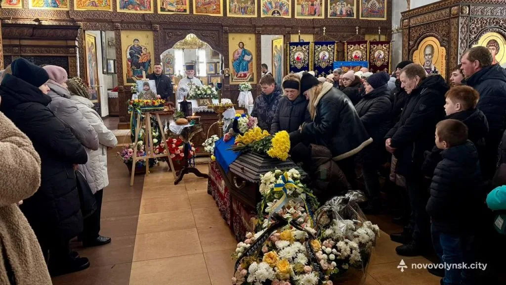 У Нововолинську попрощалися із Захисником України Володимиром Михнюком 3