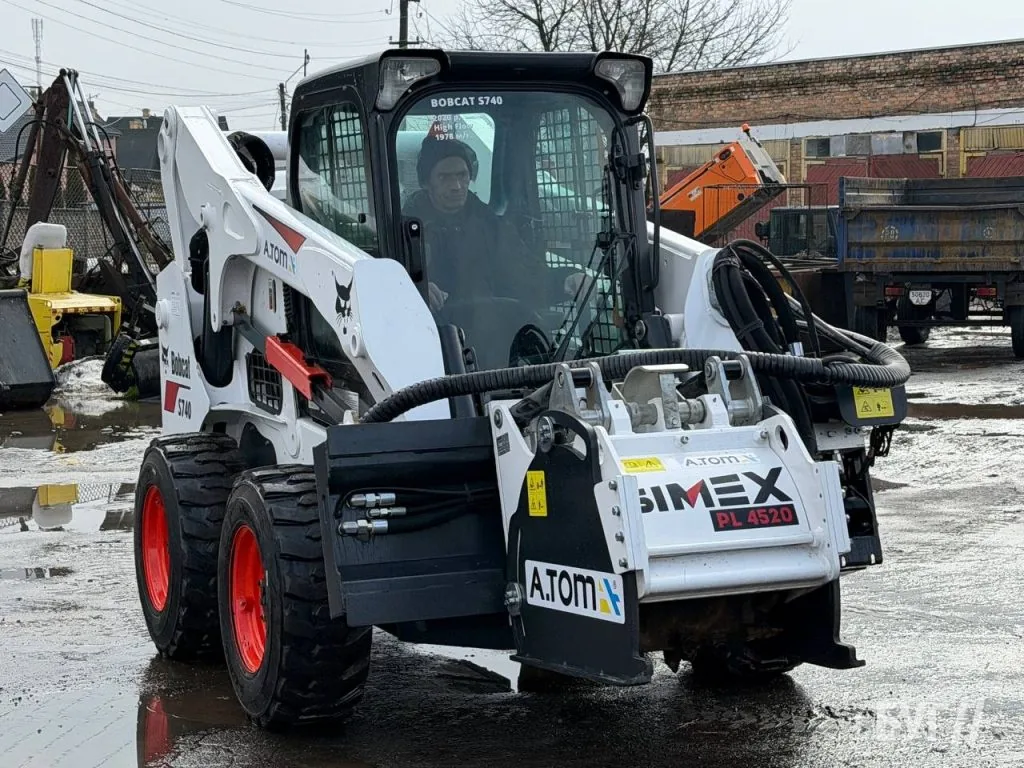 У Нововолинську комунальники отримали нову техніку: інвестиція громади в чисті вулиці та безпечні дороги 1
