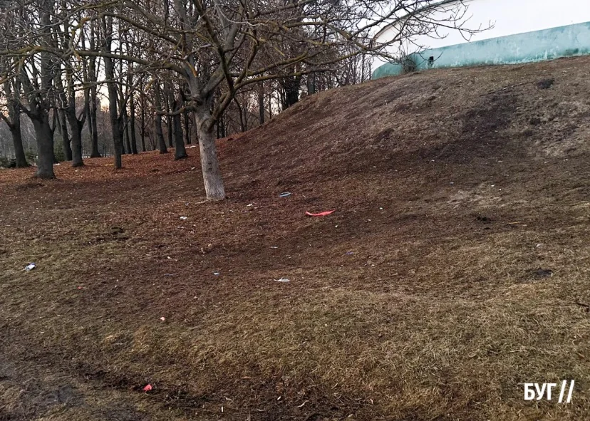 Сміття після зими: що залишили по собі відпочивальники на Василівській гірці 2