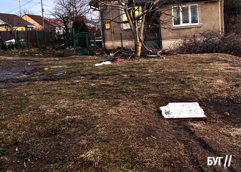 Сміття після зими: що залишили по собі відпочивальники на Василівській гірці 10