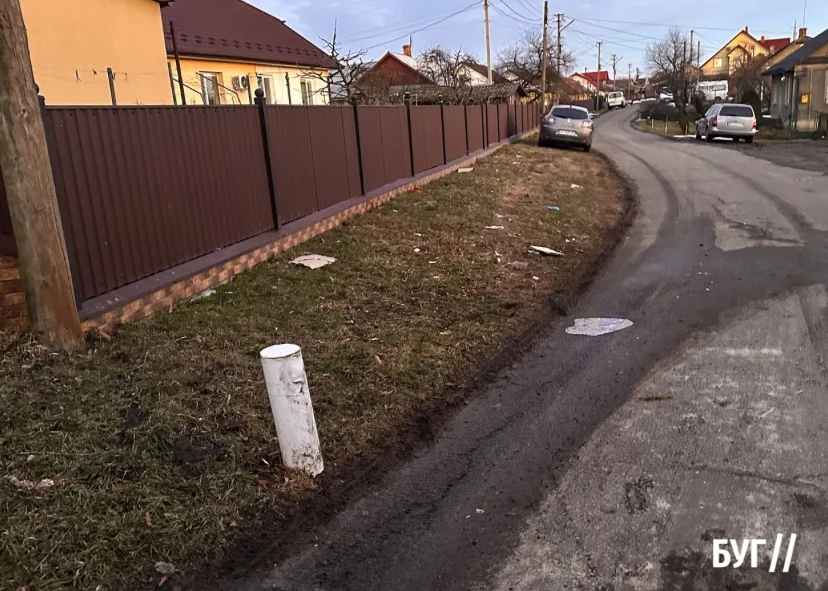 Сміття після зими: що залишили по собі відпочивальники на Василівській гірці 11