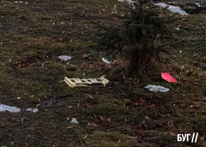 Сміття після зими: що залишили по собі відпочивальники на Василівській гірці 7