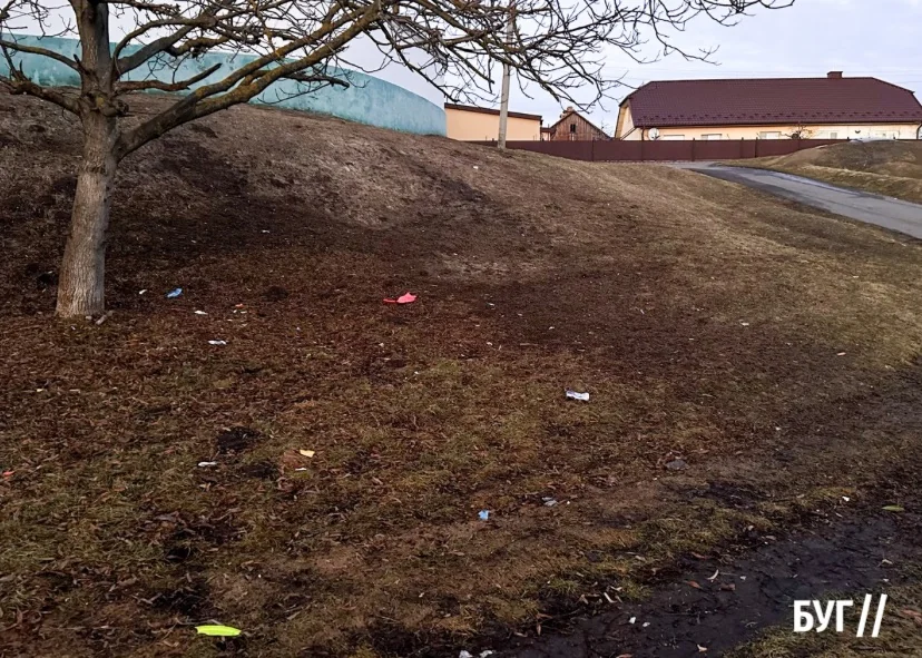 Сміття після зими: що залишили по собі відпочивальники на Василівській гірці 8