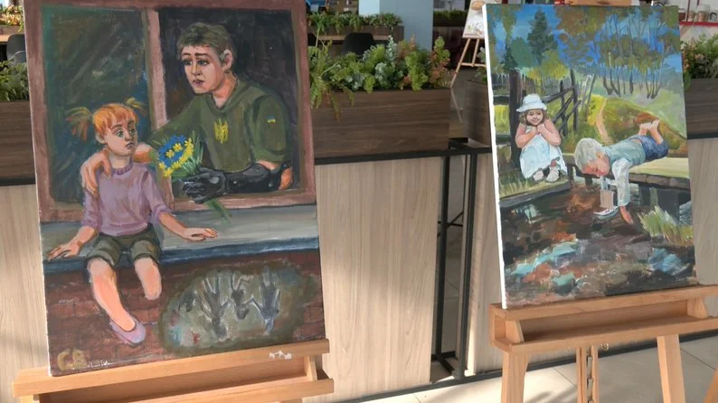 Малює протезами: ветеран з ампутаціями обох рук презентує у Луцьку виставку картин 2