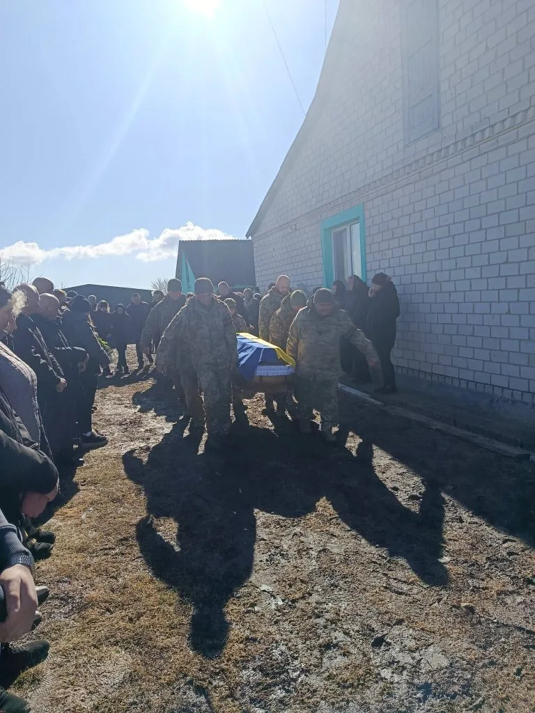 В Оваднівській громаді провели в останню дорогу загиблого Героя Віктора Вавринюка 2