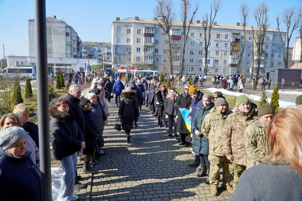 У перший день весни Володимирська громада попрощалася з штаб-сержантом Ігорем Савасом 11