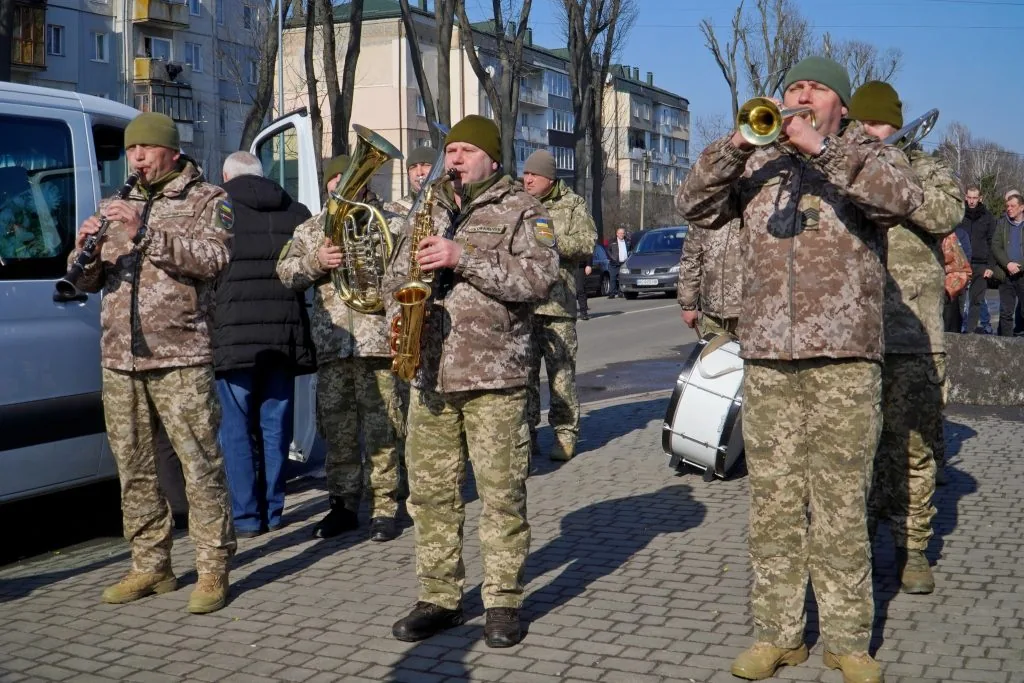 У перший день весни Володимирська громада попрощалася з штаб-сержантом Ігорем Савасом 16