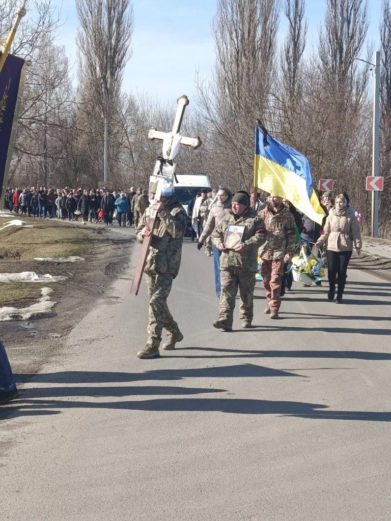 В Оваднівській громаді провели в останню дорогу загиблого Героя Віктора Вавринюка 5