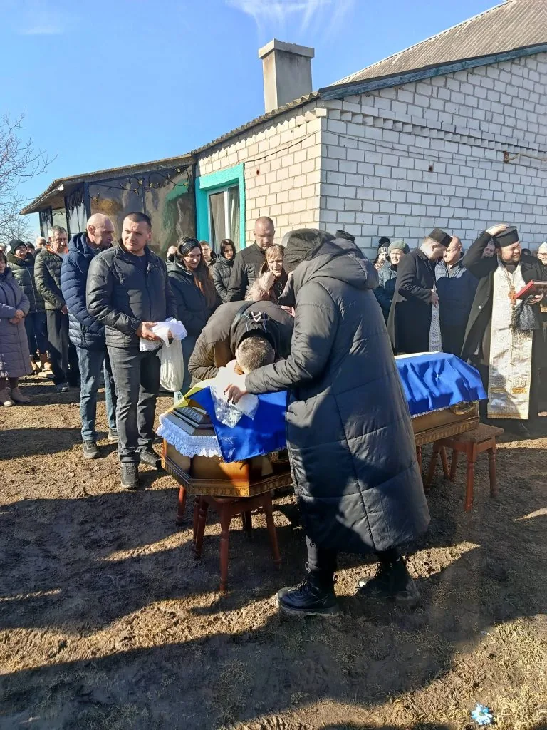В Оваднівській громаді провели в останню дорогу загиблого Героя Віктора Вавринюка 6