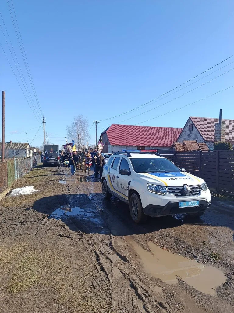 В Оваднівській громаді провели в останню дорогу загиблого Героя Віктора Вавринюка 7