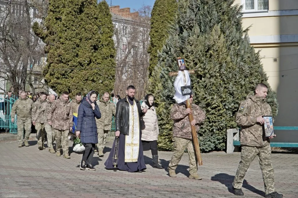 У Володимирі попрощалися із Захисником з Оваднівської громади Олександром Дроботом 12