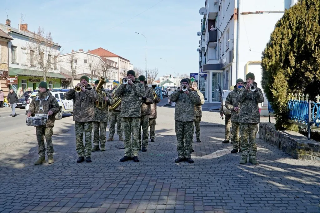 У Володимирі попрощалися із Захисником з Оваднівської громади Олександром Дроботом 13