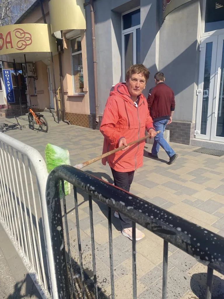 Перш ніж насміхатись — спробуйте самі: про важку працю комунальників 3