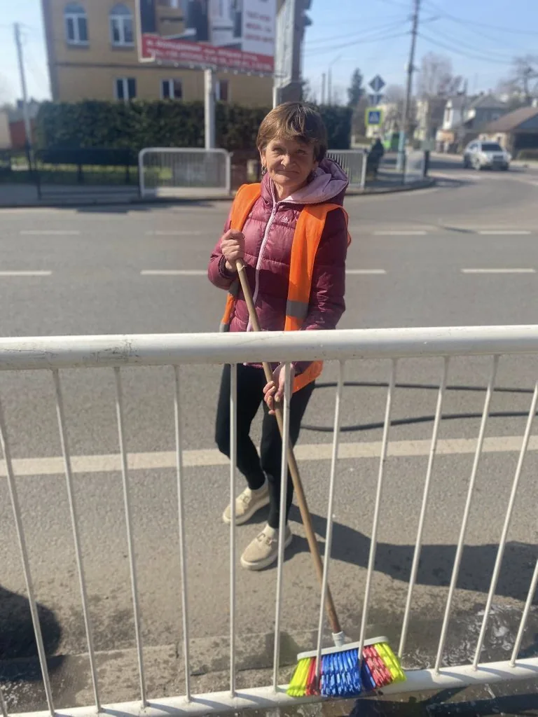 Перш ніж насміхатись — спробуйте самі: про важку працю комунальників 5