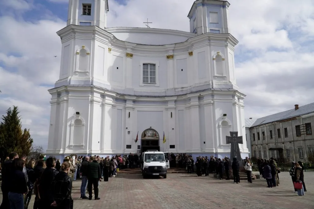 У Володимирі попрощалися з 24-річним Захисником Олександром Бичком 10