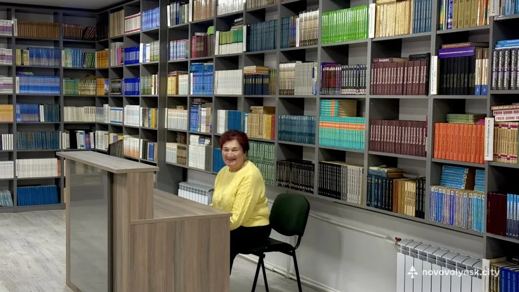 У Нововолинському електромеханічному фаховому коледжі запрацювали нові ІТ-простори та відкрили оновлену бібліотеку 13