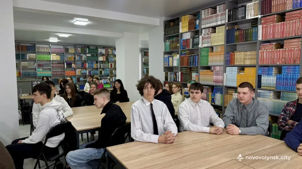 У Нововолинському електромеханічному фаховому коледжі запрацювали нові ІТ-простори та відкрили оновлену бібліотеку 3
