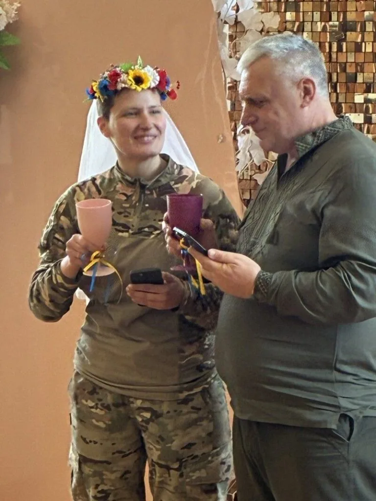 У Нововолинську побралися військові, яких поєднала війна 11