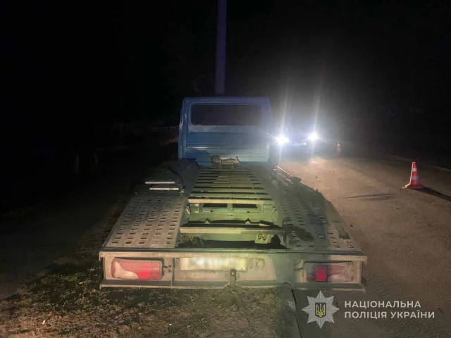 У Ковелі п'яний 14-річний хлопець врізався у стовп на викраденій вантажівці 3