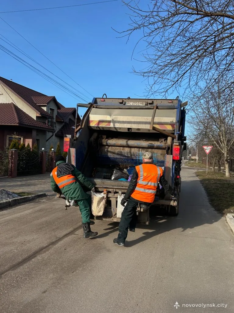 Фото дня: щоденна робота комунальників у Нововолинській громаді 2