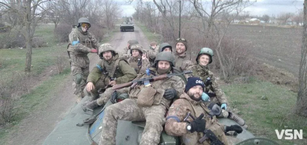 Виносила з поля бою не лише поранених, а й полеглих. Спогади про бойову медикиню з Турійщини 12