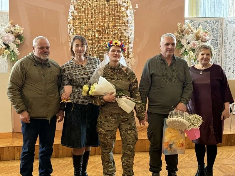 У Нововолинську побралися військові, яких поєднала війна 3